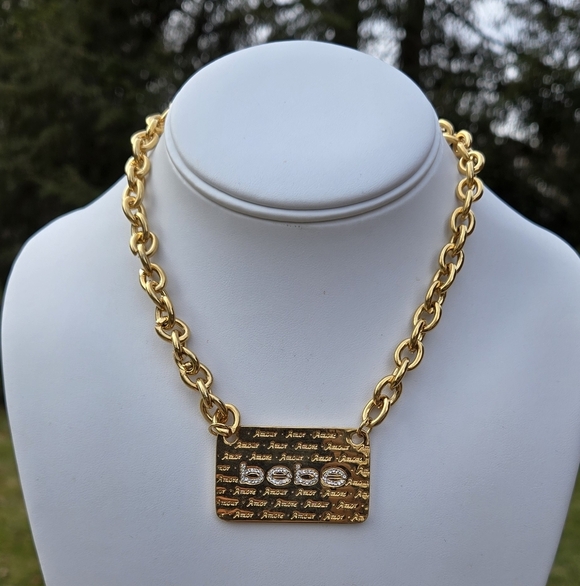 Bebe Gold Tone Chain Necklace Amour Plate Necklace NWT - Picture 2 of 16